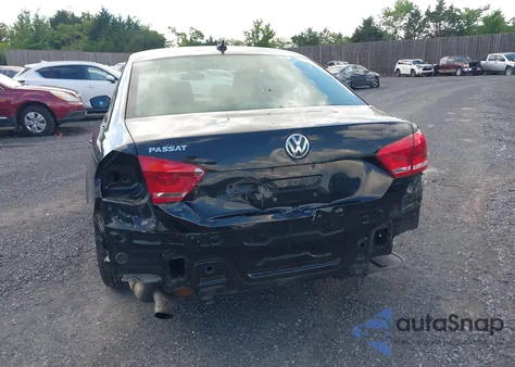 2014 Volkswagen Passat 2.5L S z USA, uszkodzony, nr VIN 1VWAP7A33EC023874